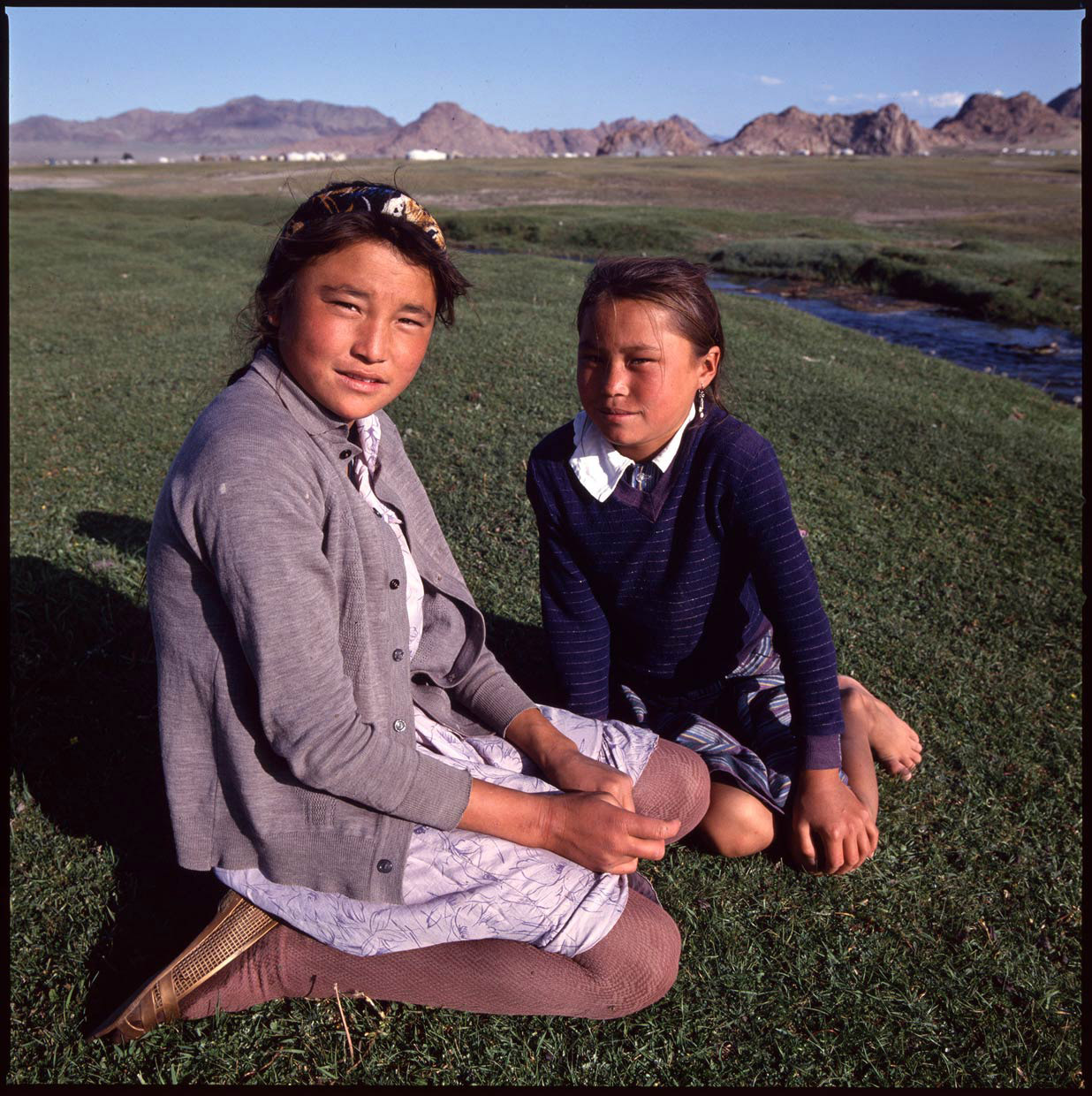 Kazakhsisters_Khovd_Buyant-Valley_Mongolia